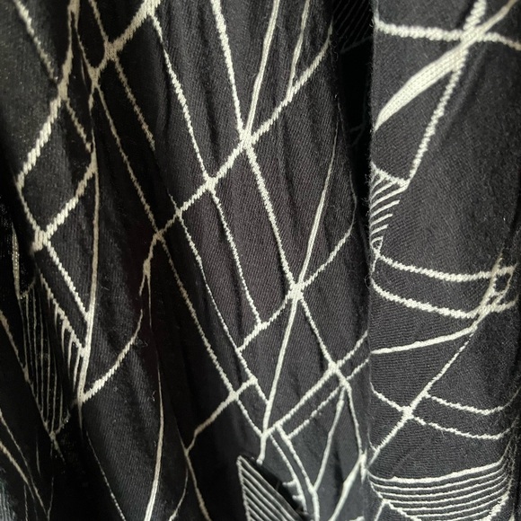 World Market Monochrome Kimono with pockets! - Picture 3 of 4
